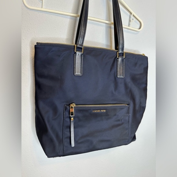 Michael Kors Ariana Large Nylon and Leather Tote navy blue - Picture 4 of 8